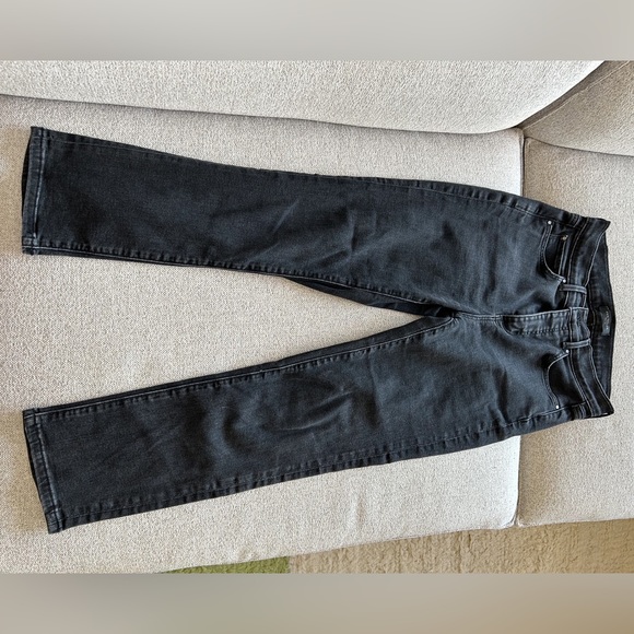 Ann Taylor Petite Sculpting Pocket High Rise Straight Jeans in Black, Size 4P - Picture 3 of 4